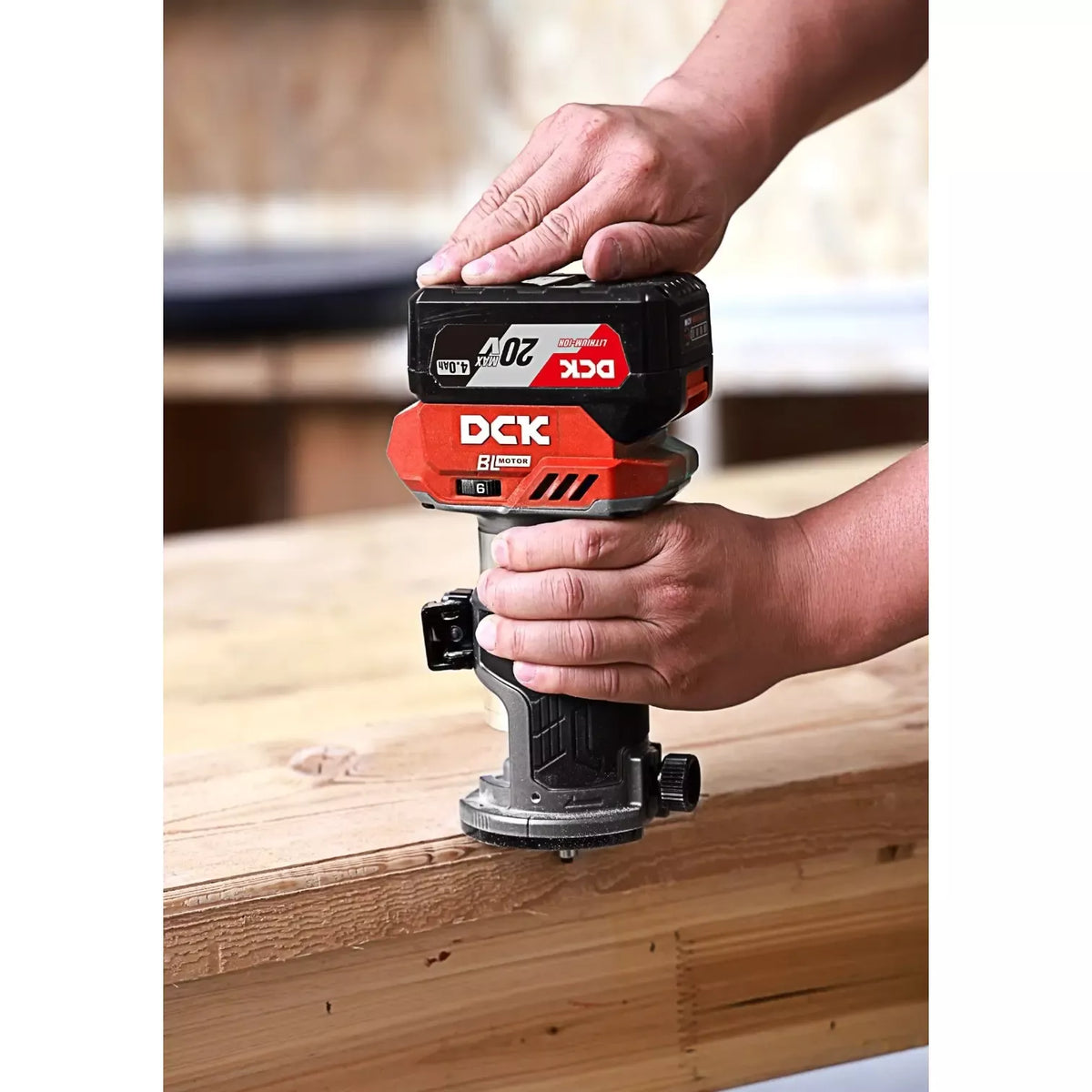 Akumuliatorinė bešepetėlinė freza 20V MAX, KDMP6Z, DCK ( be baterijos ir įkroviklio)