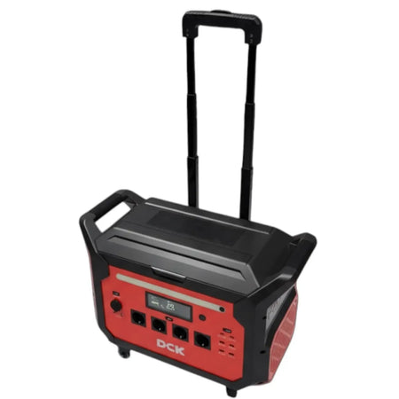 Limited Rinkinys Akumuliatorinis nulinio apsisukimo vejos traktorius 58V, 106 cm, DCK (1 x 40Ah + 2 x 7,5Ah  akumuliatoriai ir įkroviklis 1800W) ir universali krovimo stotelė 110-240V, 3600W, DCK